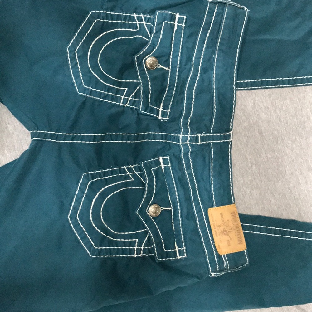 Size 34 NWOT True Religion jeans green